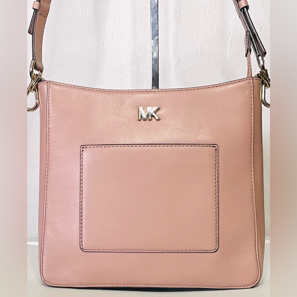 SOLD 💖 MICHAEL MICHAEL KORS👜 Gloria Pocket Leather Swing Pack Messenger Bag 💖
